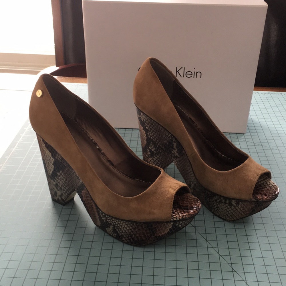Calvin Klein Tan, Kid Suede, Snake Print Platform, Peep-toe, High Heels size 8 - Picture 2 of 10